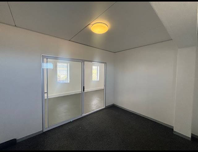 103M² WAREHOUSE TO LET IN FIRGROVE